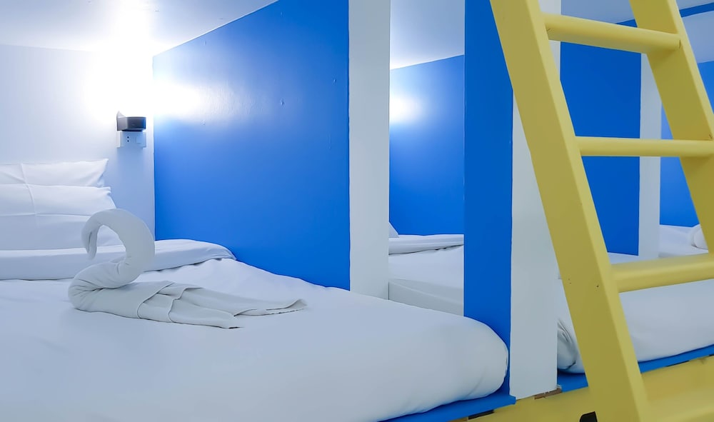 hua hin night market hostel