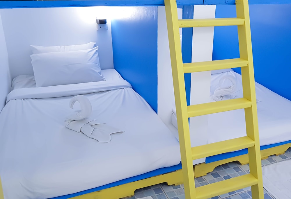 hua hin night market hostel