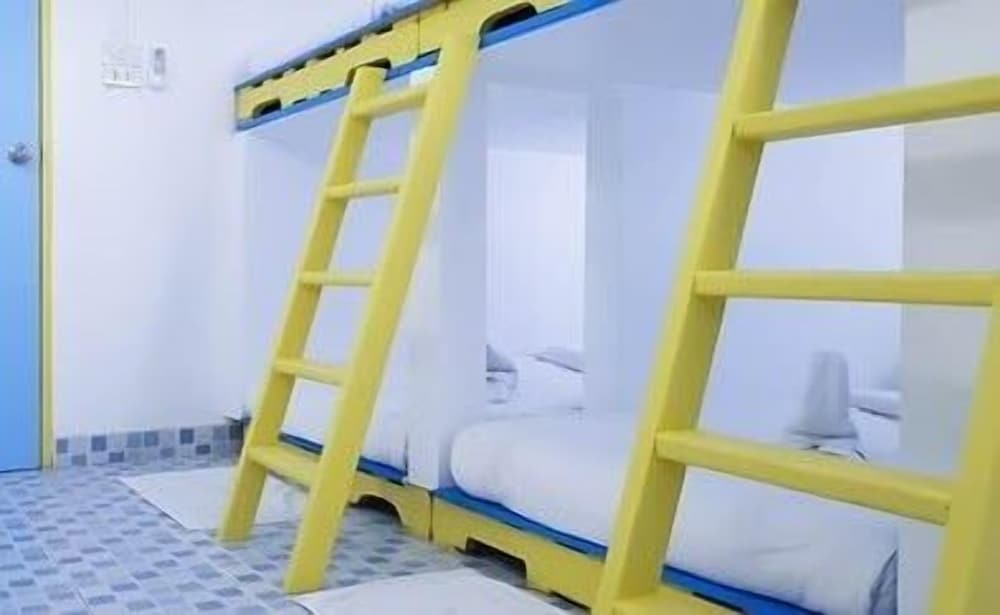 hua hin night market hostel