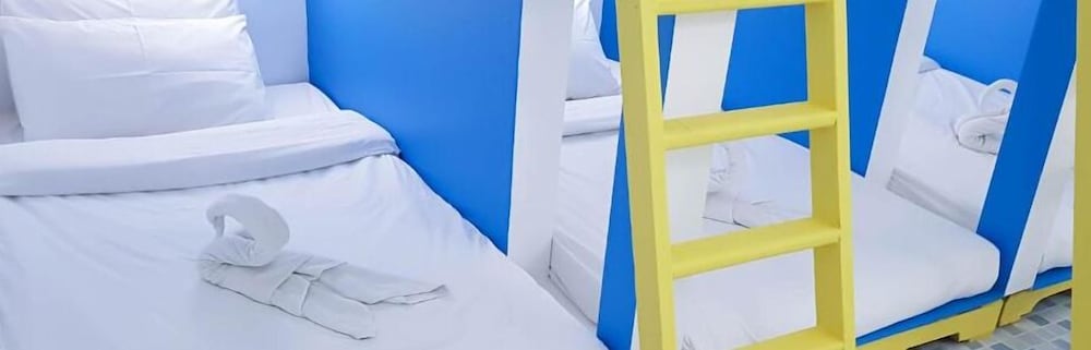 hua hin night market hostel