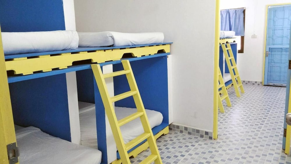 hua hin night market hostel