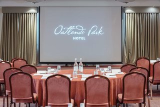 Oatlands Park Hotel,Surrey>>London,4 star