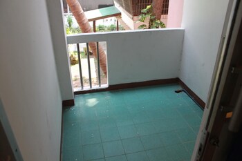soi 5 apartment