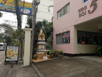 soi 5 apartment