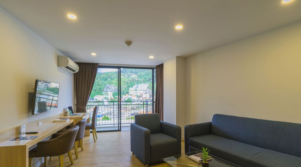 new square patong hotel