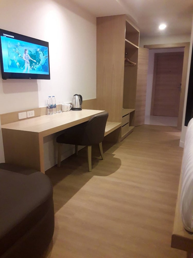 new square patong hotel