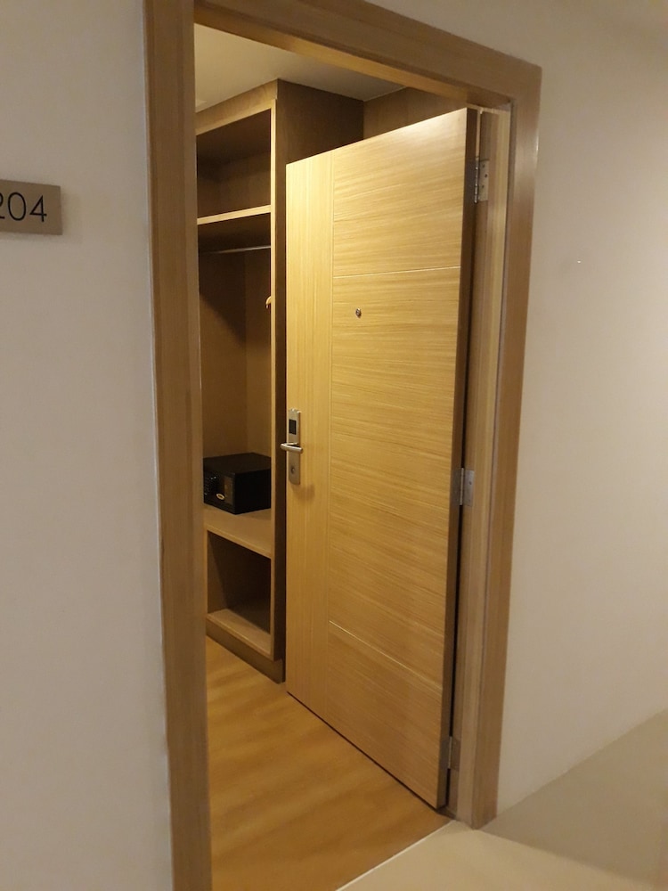 new square patong hotel