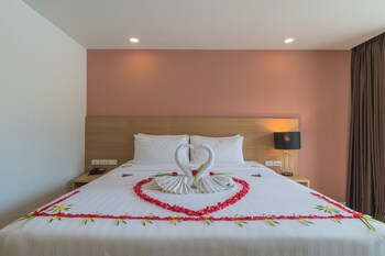 new square patong hotel