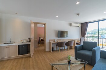 new square patong hotel