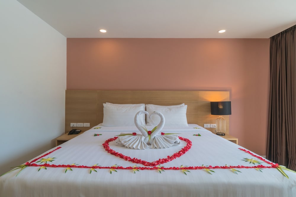 new square patong hotel