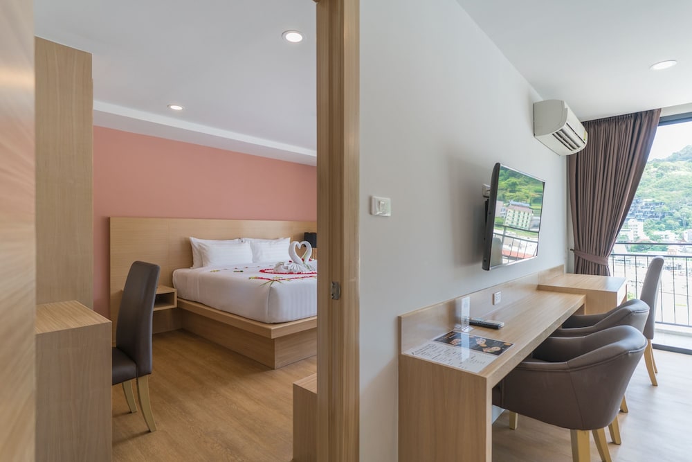 new square patong hotel