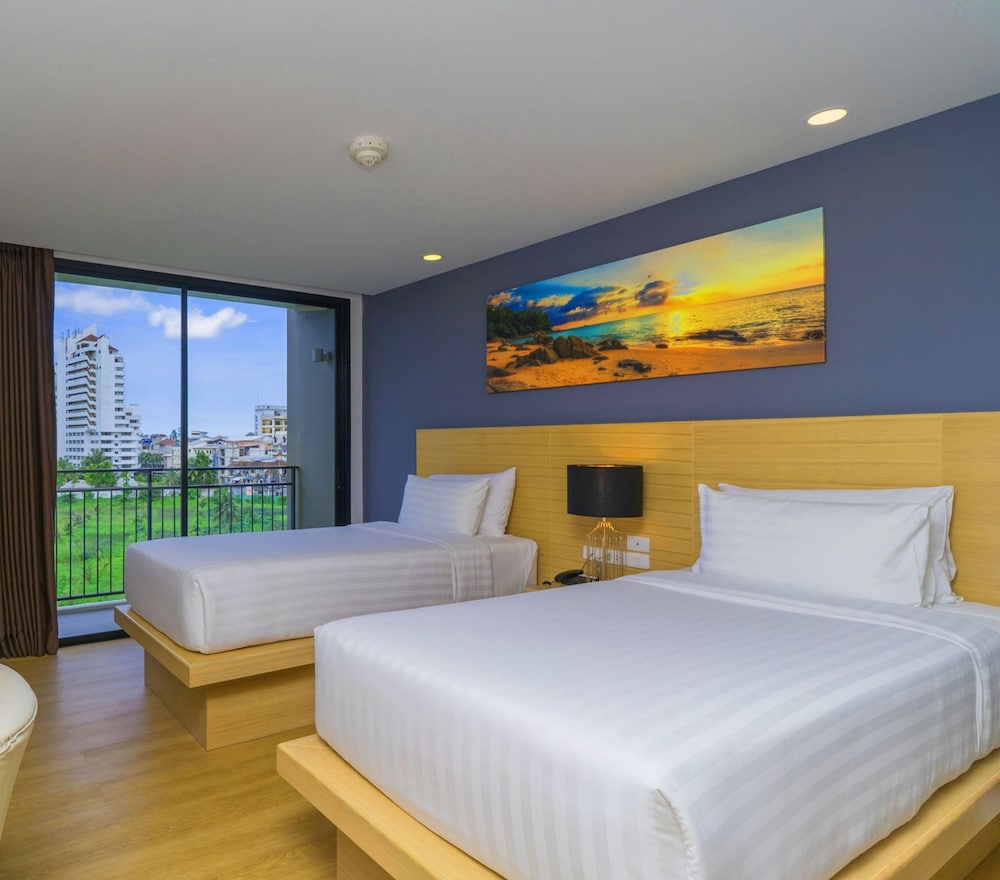 new square patong hotel