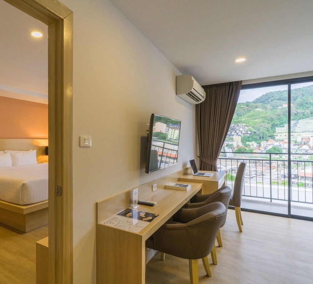 new square patong hotel