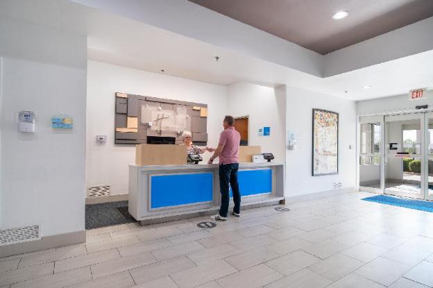 holiday inn express hotel and suites bedford by ihg