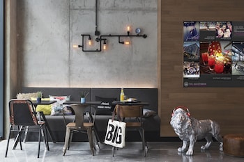 moxy stuttgart airport messe