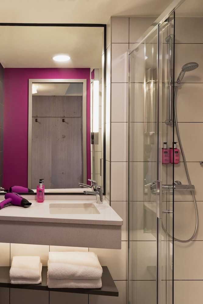 moxy stuttgart airport messe