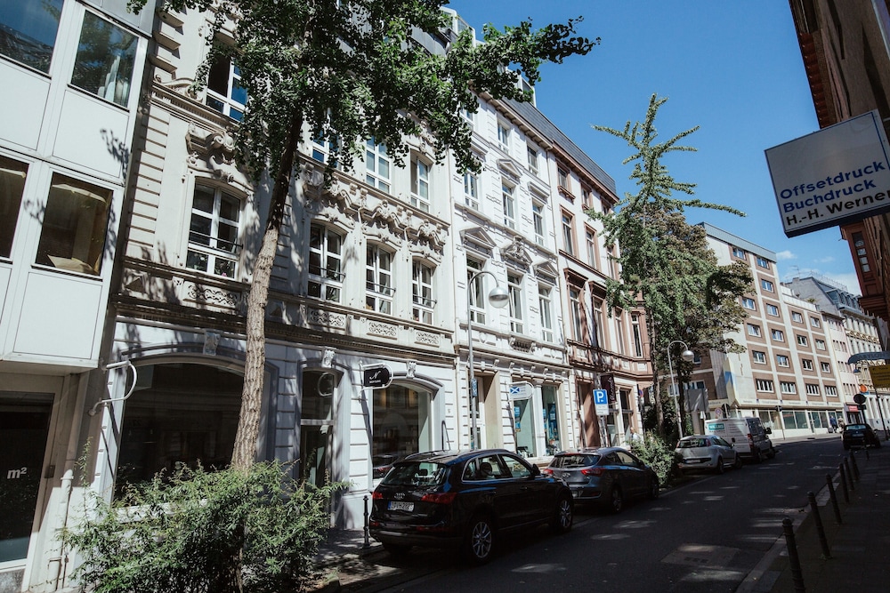 18arts hotel living in a gallery