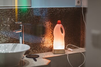 18arts hotel living in a gallery