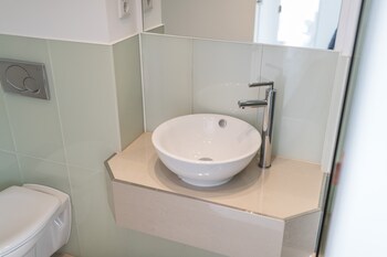 18arts hotel living in a gallery