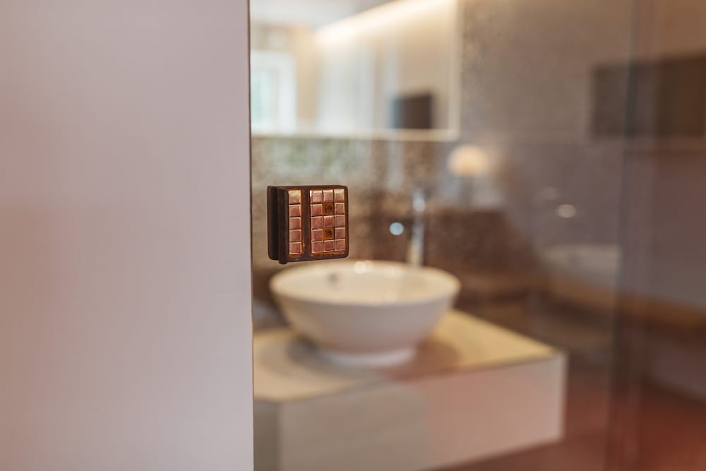 18arts hotel living in a gallery