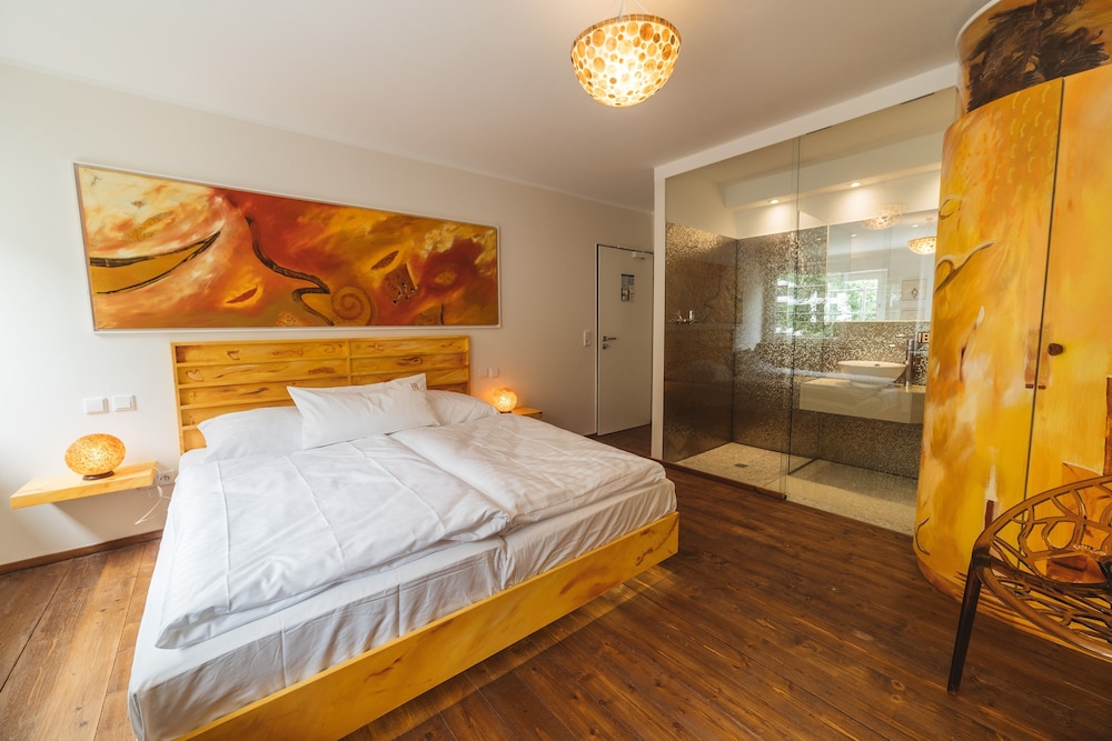 18arts hotel living in a gallery