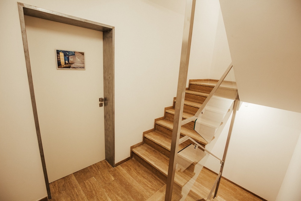 18arts hotel living in a gallery