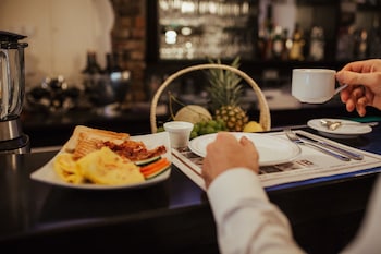 18arts hotel living in a gallery