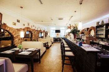 18arts hotel living in a gallery