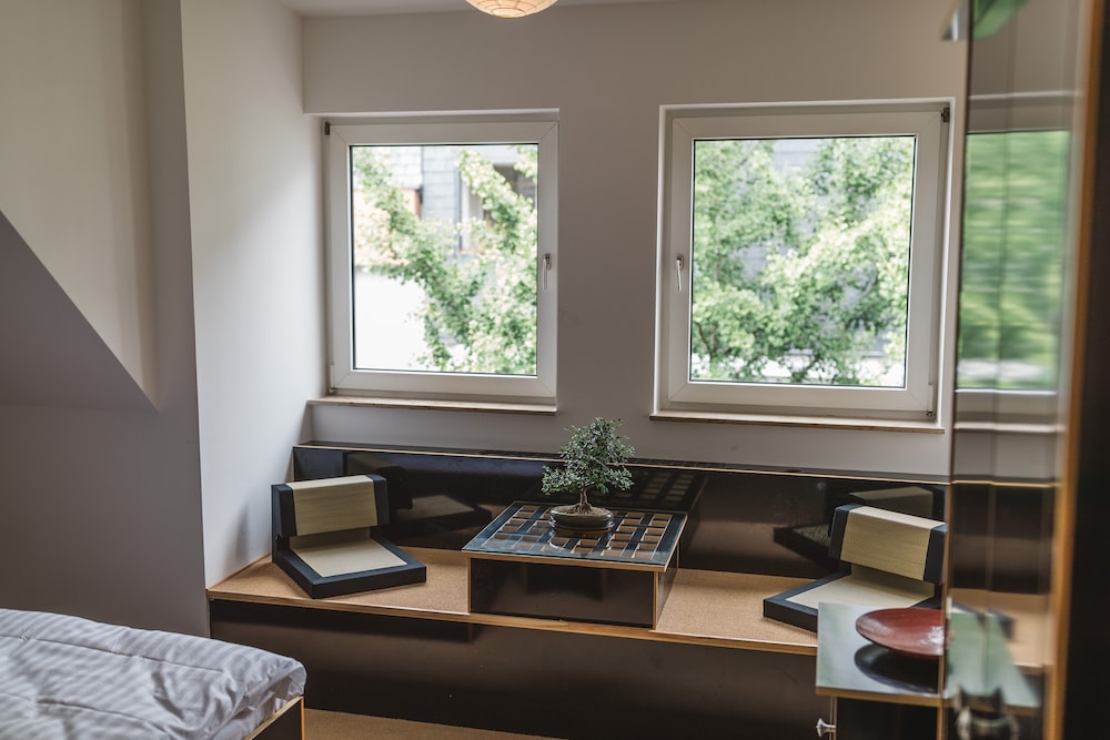 18arts hotel living in a gallery