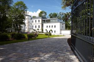 Hotel Rittergut Stoermede,Geseke>>Dusseldorf,5 star
