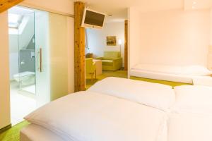 Hotel Uhland,Uhlandstrasse 1,3 star
