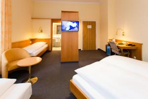 Hotel Uhland,Uhlandstrasse 1,3 star