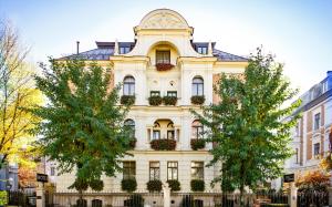 Hotel Uhland,Uhlandstrasse 1,3 star