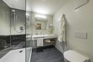 Gasthof Hotel Zum Ochsen,Near The Airport,4 star