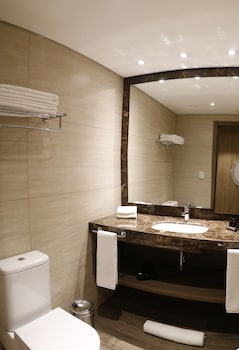 paseo la galeria hotel and suites