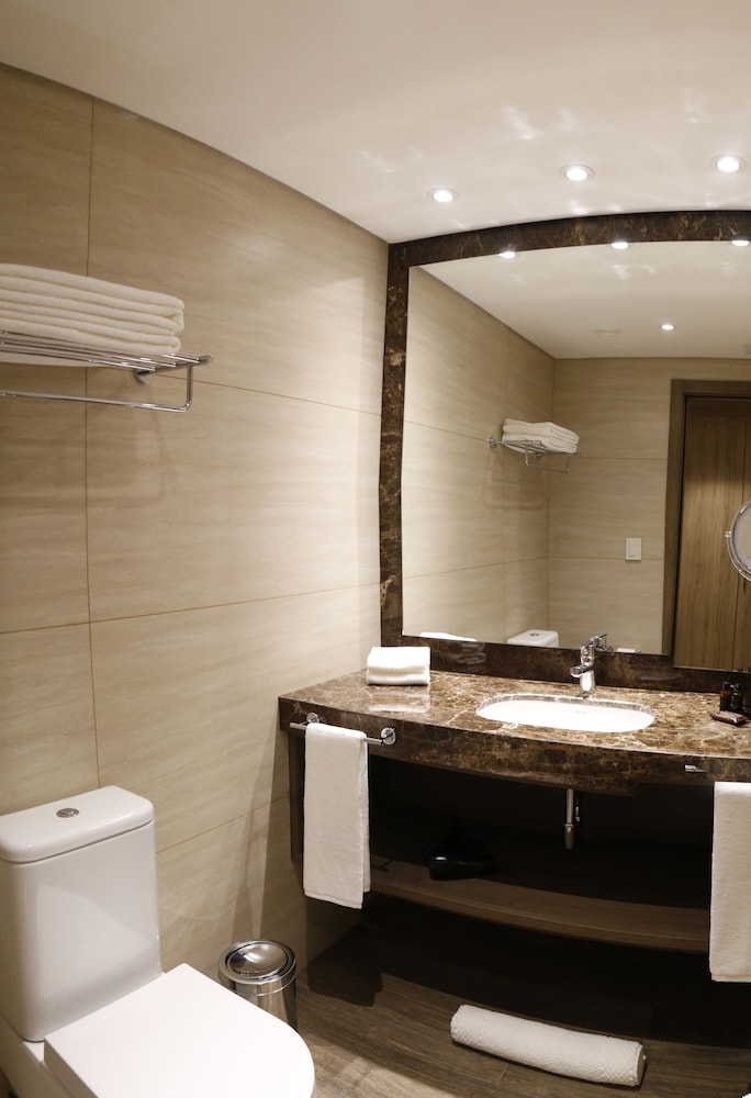 paseo la galeria hotel and suites