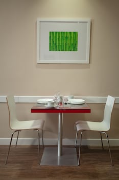 paseo la galeria hotel and suites