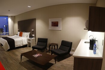 paseo la galeria hotel and suites