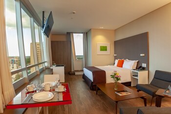 paseo la galeria hotel and suites