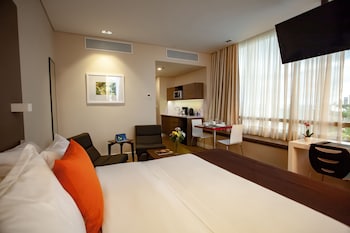 paseo la galeria hotel and suites