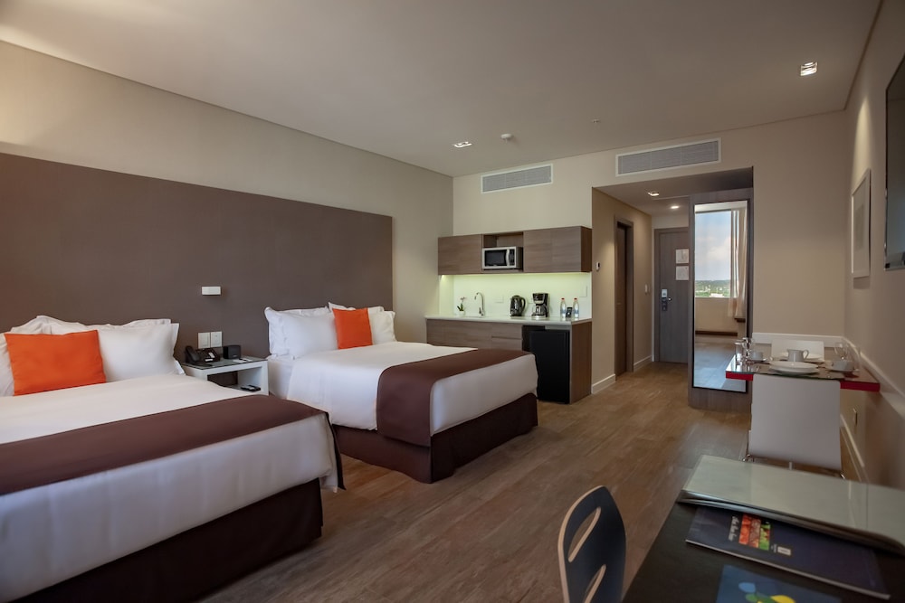 paseo la galeria hotel and suites