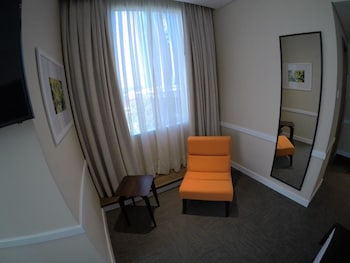 paseo la galeria hotel and suites