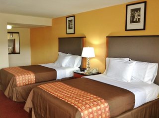 Eagles Nest Hotel,Near Oakley Lindsay Center,2 star