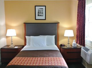 Eagles Nest Hotel,Near Oakley Lindsay Center,2 star