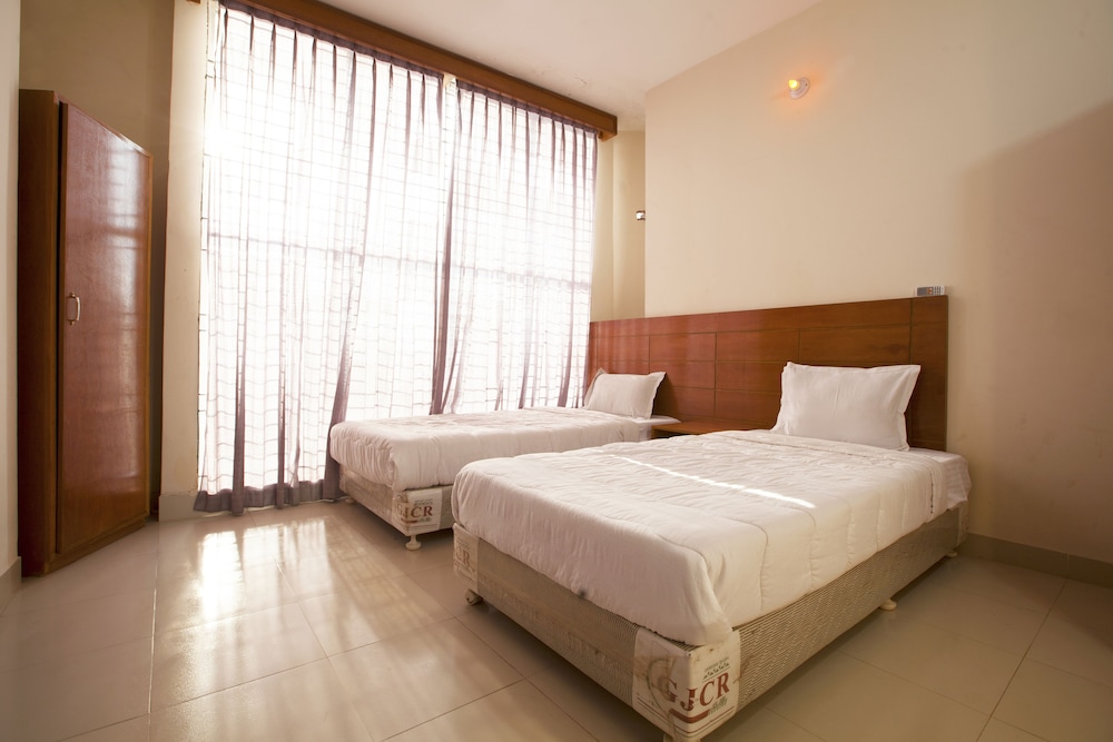 hotel bay marina