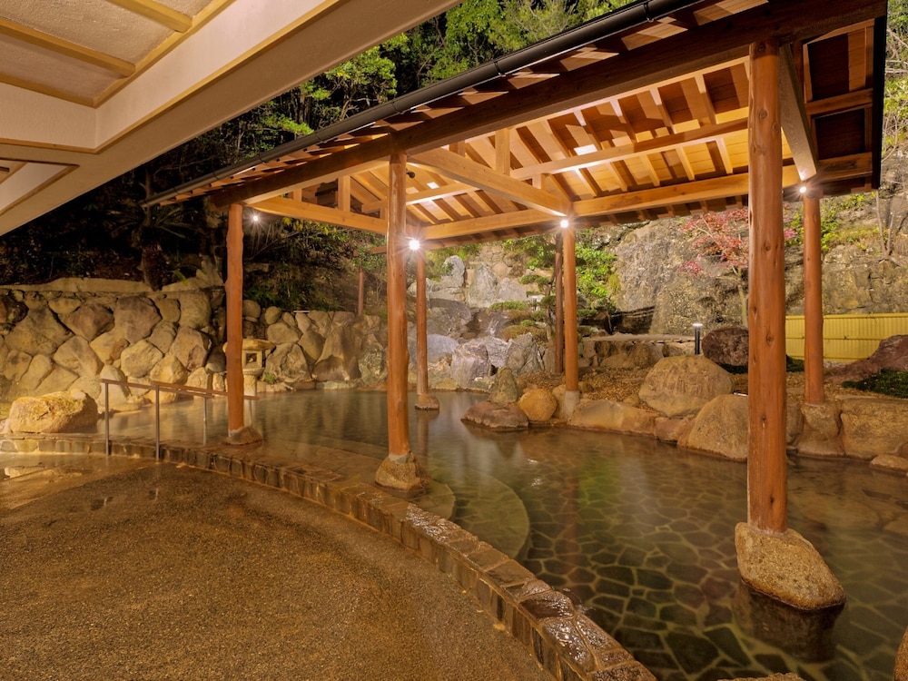 yukai resort shirahama saichoraku