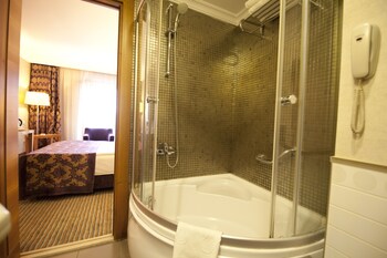 tugcu hotel select