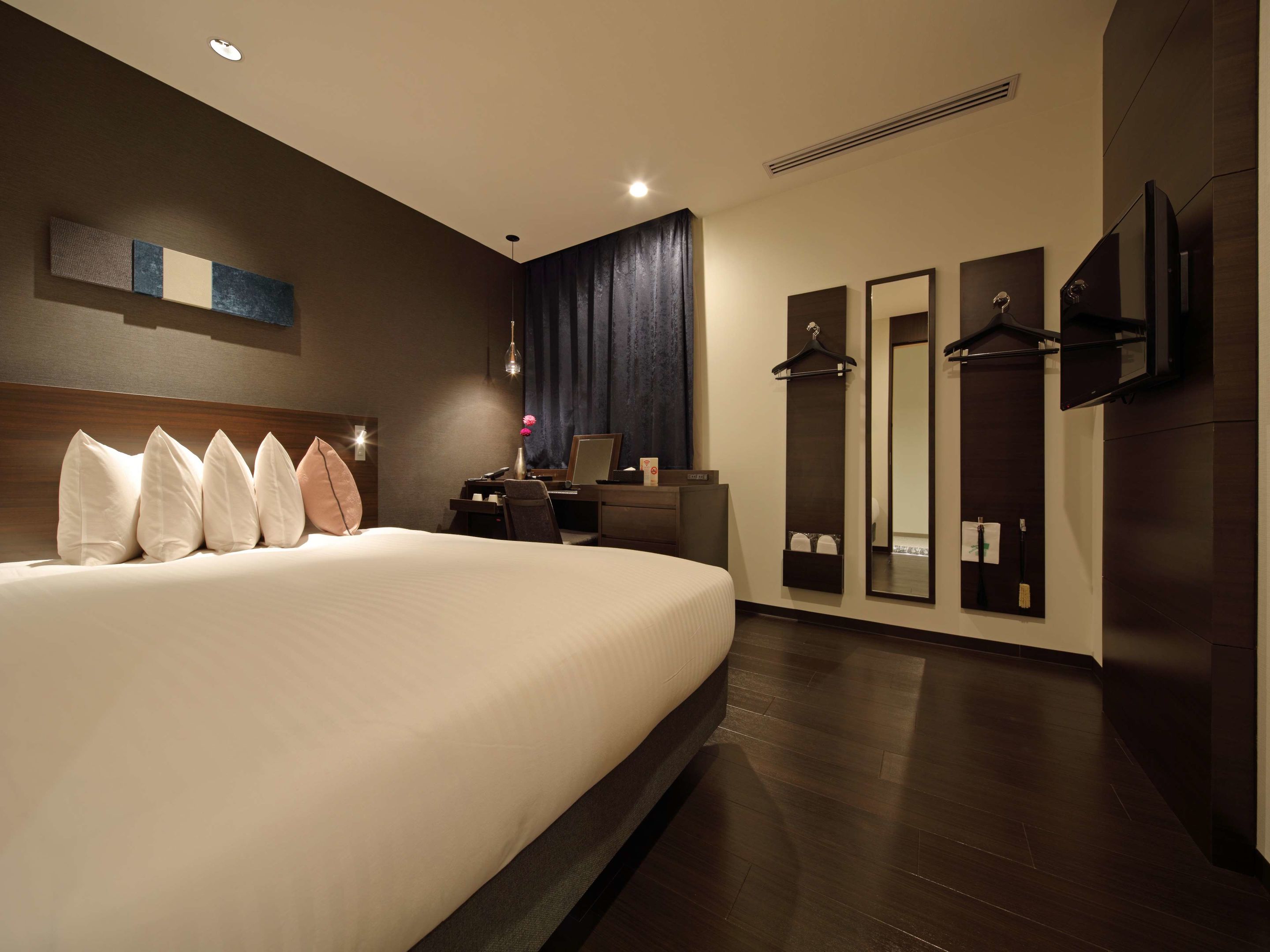 red roof inn and suites osaka namba nippombashi