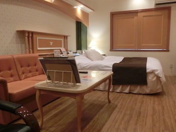 hotel hyper noah adults only