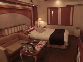 hotel hyper noah adults only